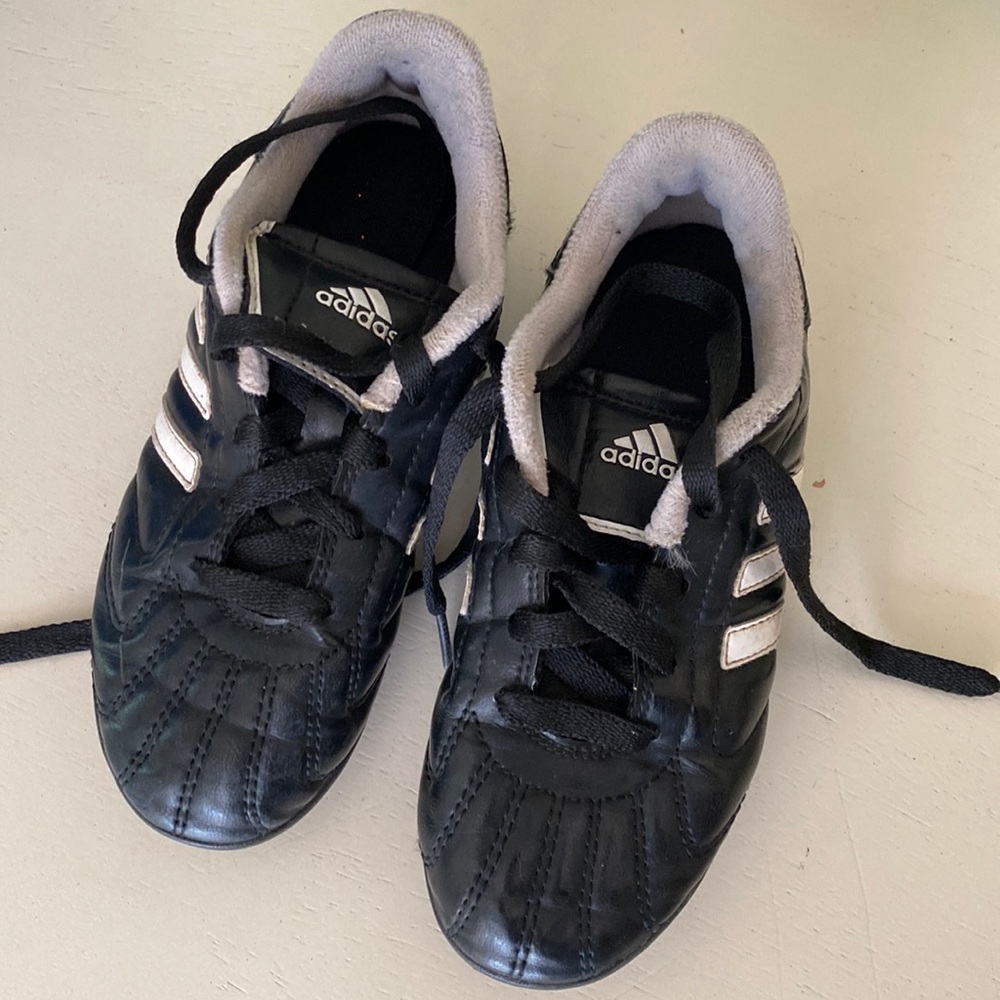 Kids soccer cleats